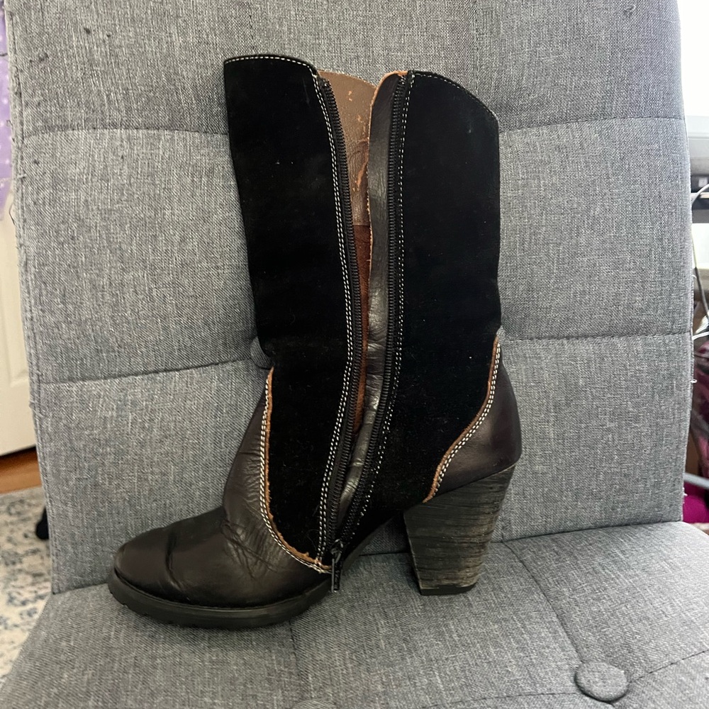 Embroidered Black and Brown Western Boots - Picture 5 of 8